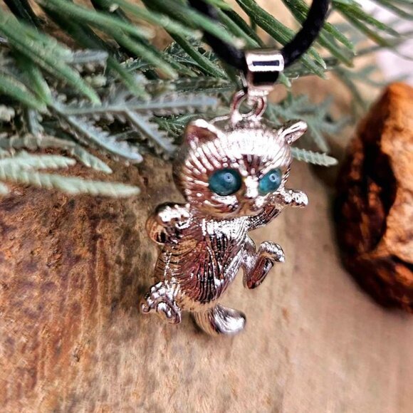 Cute Nature Green Tourmaline Sneaky Cat Pendant Necklace. Price includes both pe - Picture 10 of 10